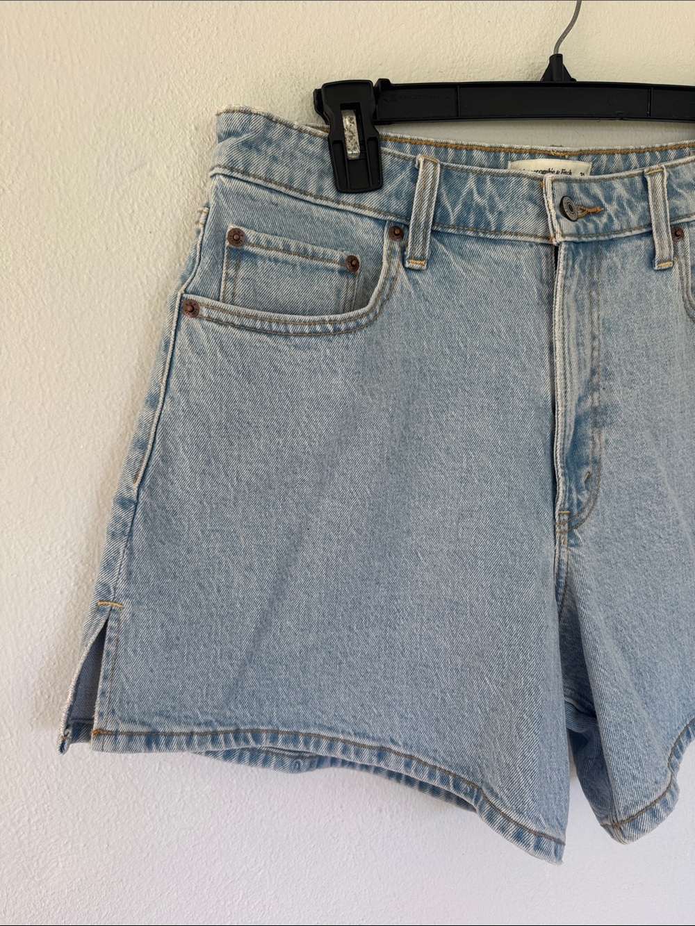Abercrombie & Fitch The Dad Short high rise light wash jean shorts size 31 - Picture 4 of 13